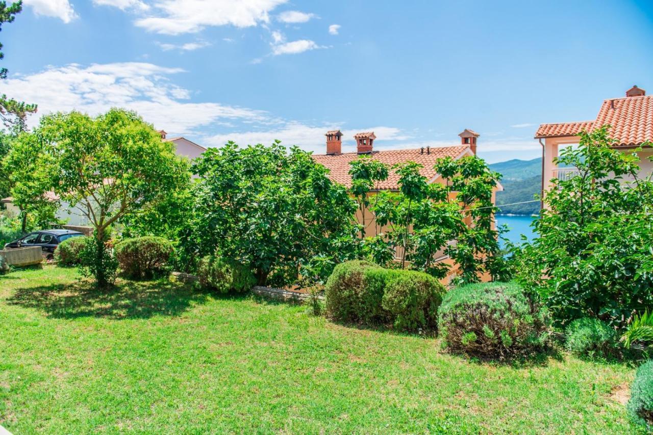 Apartments Pino Rabac Bagian luar foto