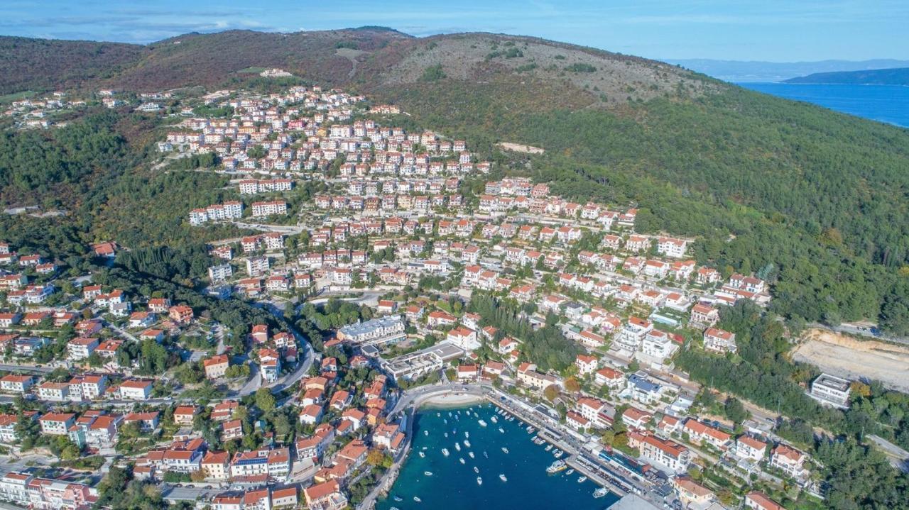 Apartments Pino Rabac Bagian luar foto