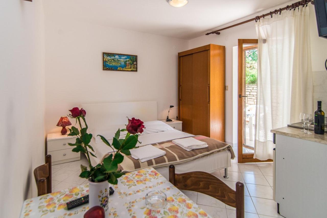Apartments Pino Rabac Bagian luar foto
