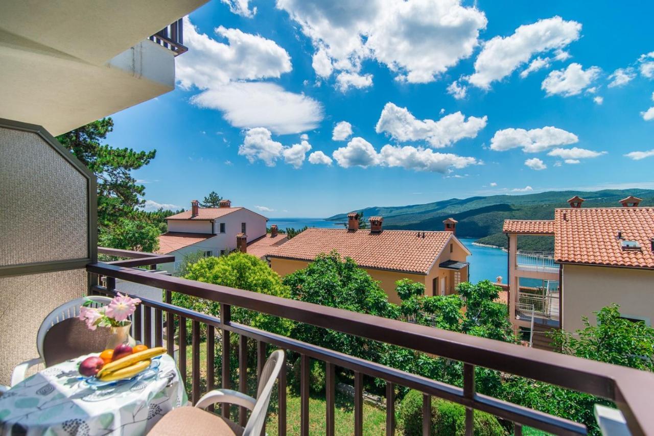 Apartments Pino Rabac Bagian luar foto