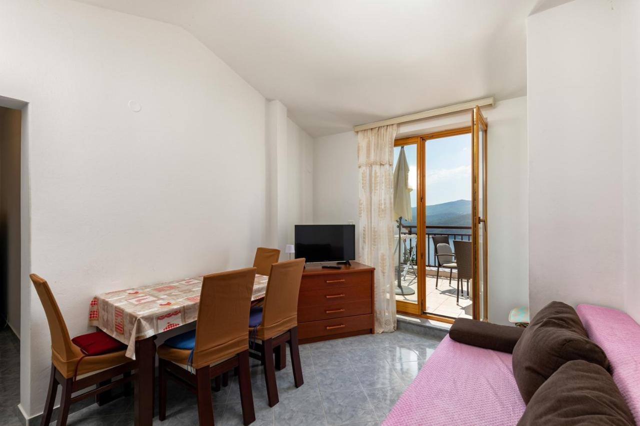 Apartments Pino Rabac Bagian luar foto